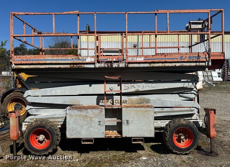 image for item EC3502 2000 Skyjack SJ9250 scissor lift