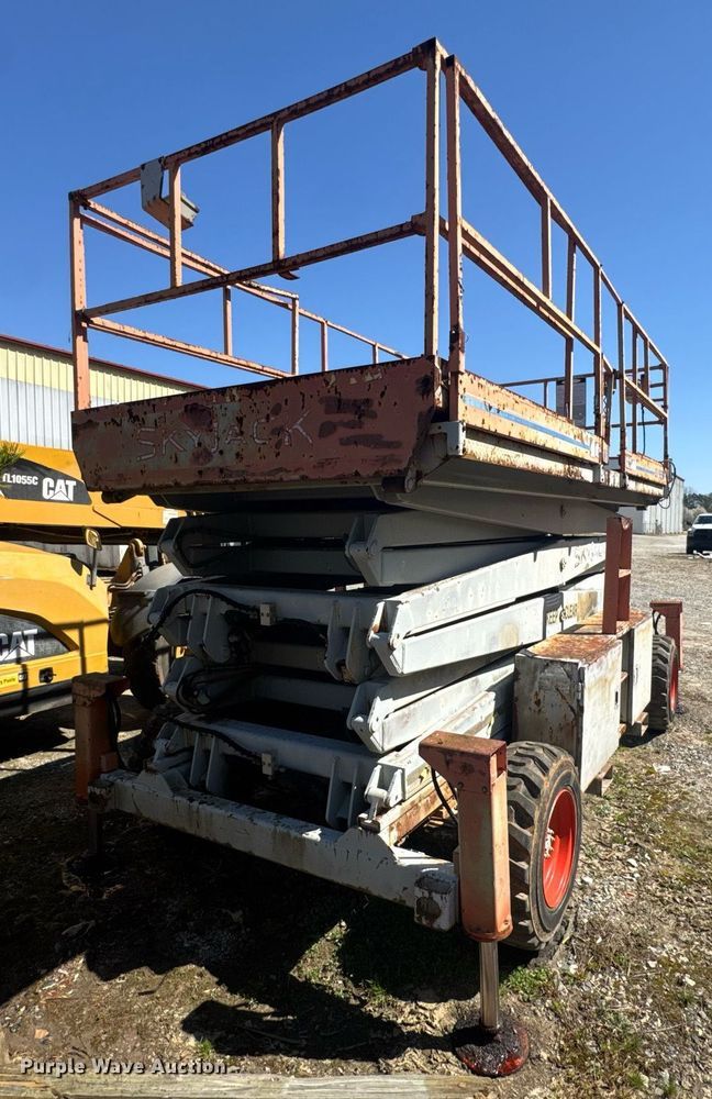 image for item EC3502 2000 Skyjack SJ9250 scissor lift