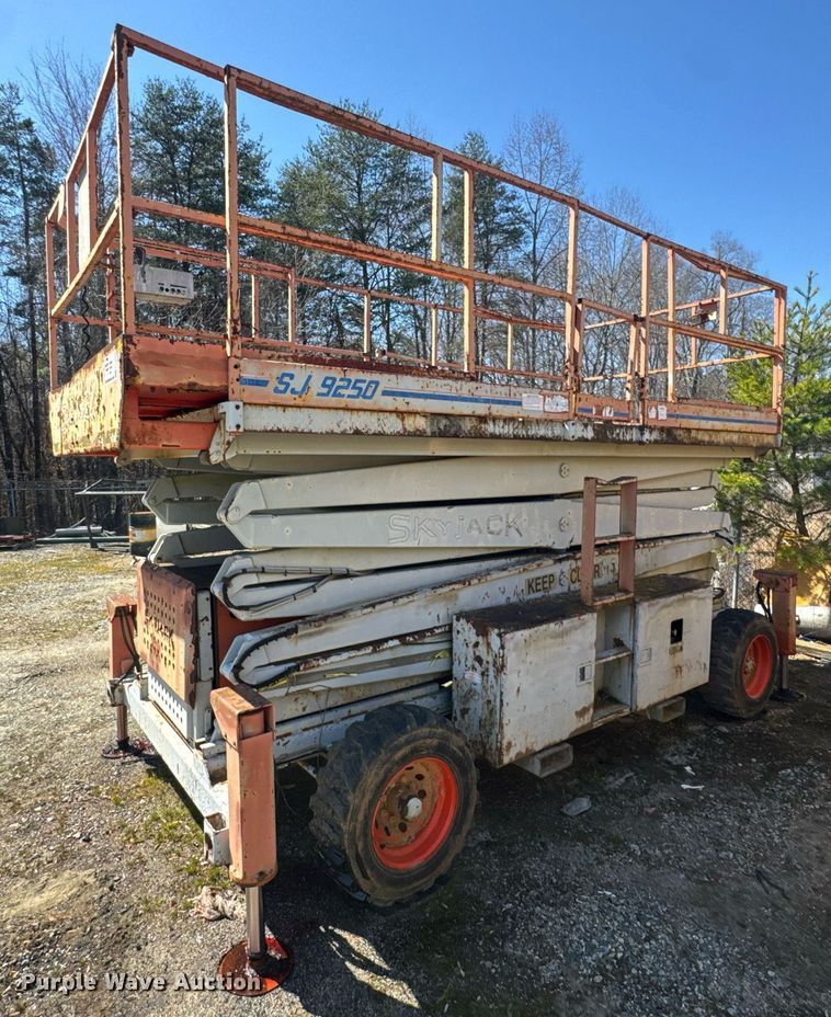 image for item EC3502 2000 Skyjack SJ9250 scissor lift