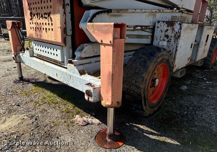 image for item EC3502 2000 Skyjack SJ9250 scissor lift