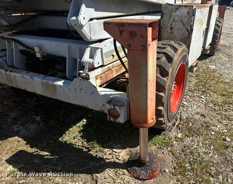 image for item EC3502 2000 Skyjack SJ9250 scissor lift