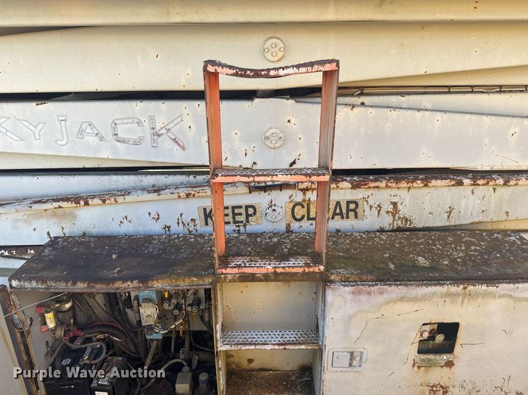 image for item EC3502 2000 Skyjack SJ9250 scissor lift
