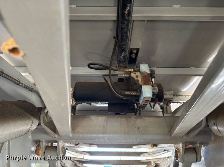 image for item EC3502 2000 Skyjack SJ9250 scissor lift