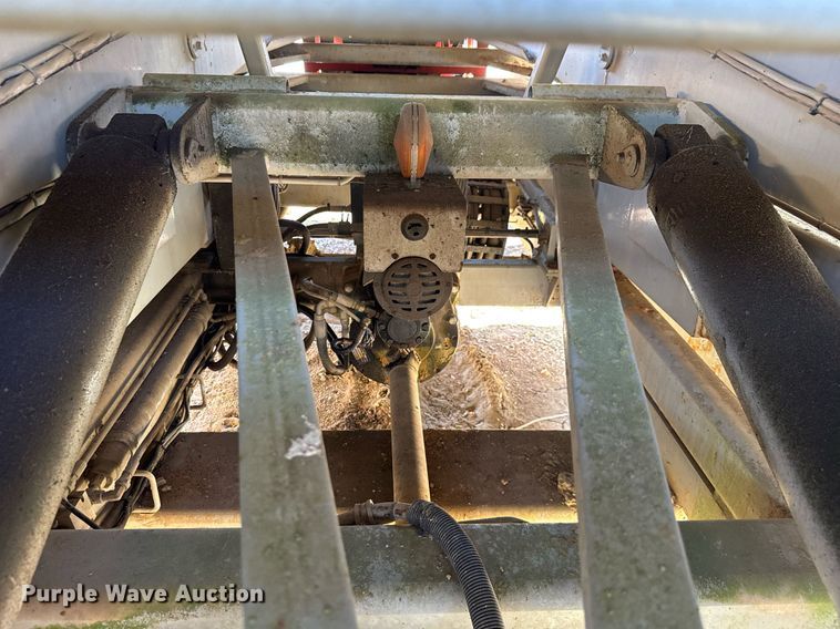 image for item EC3502 2000 Skyjack SJ9250 scissor lift