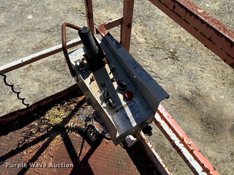 image for item EC3502 2000 Skyjack SJ9250 scissor lift