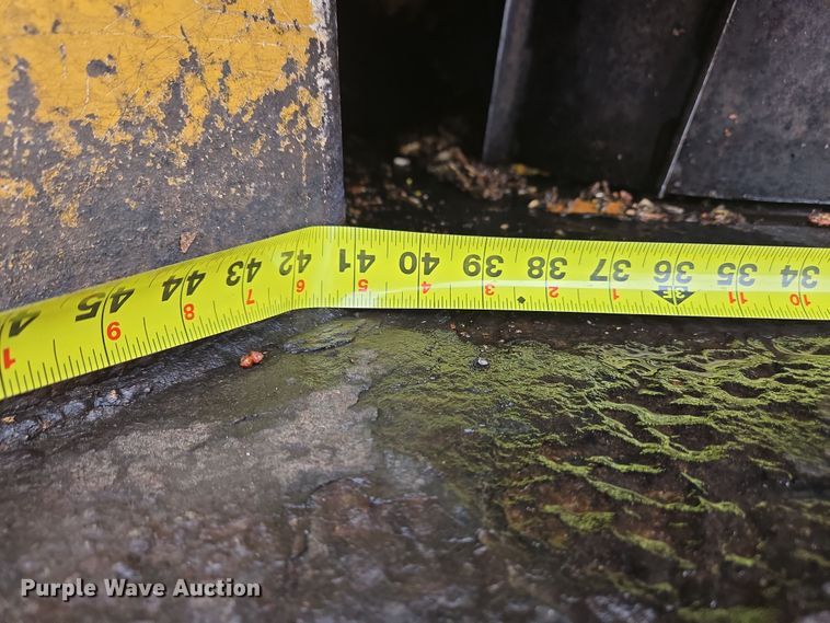 image for item EC4027 2011 Vermeer BC1800XL wood chipper