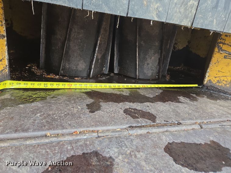 image for item EC4027 2011 Vermeer BC1800XL wood chipper