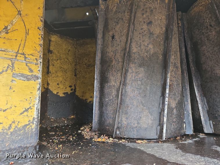 image for item EC4027 2011 Vermeer BC1800XL wood chipper