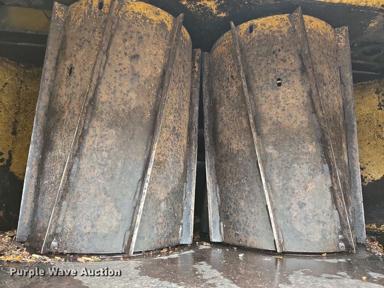 image for item EC4027 2011 Vermeer BC1800XL wood chipper