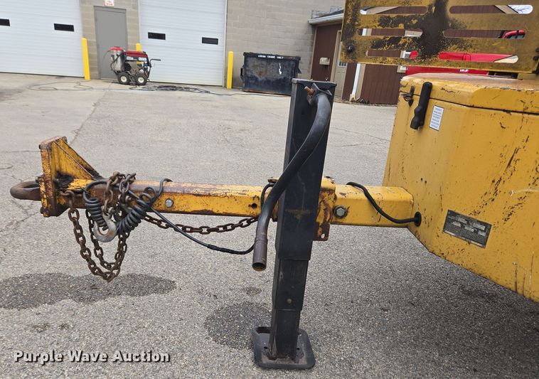 image for item EC4027 2011 Vermeer BC1800XL wood chipper