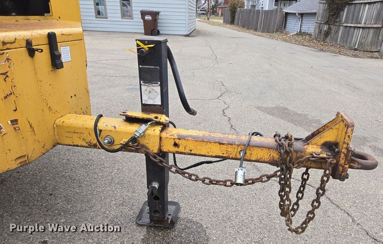 image for item EC4027 2011 Vermeer BC1800XL wood chipper