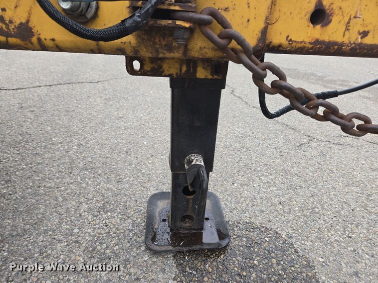 image for item EC4027 2011 Vermeer BC1800XL wood chipper