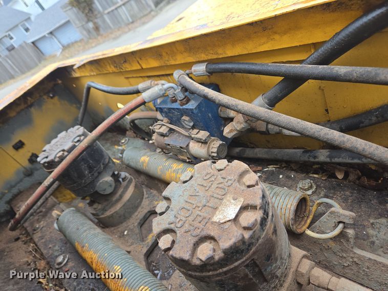 image for item EC4027 2011 Vermeer BC1800XL wood chipper