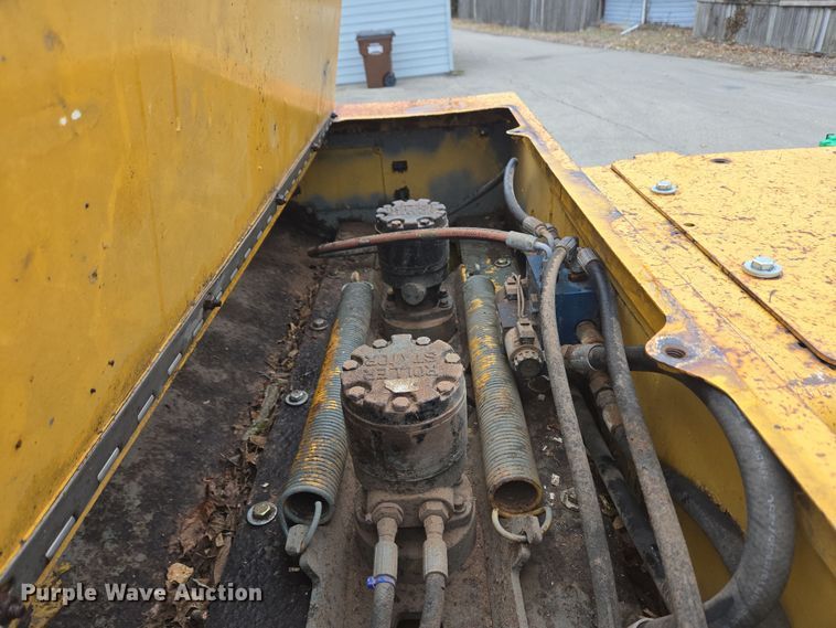 image for item EC4027 2011 Vermeer BC1800XL wood chipper