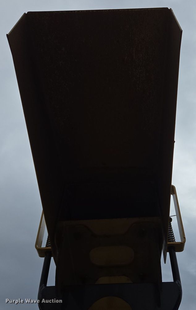 image for item EC4027 2011 Vermeer BC1800XL wood chipper