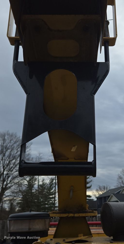 image for item EC4027 2011 Vermeer BC1800XL wood chipper