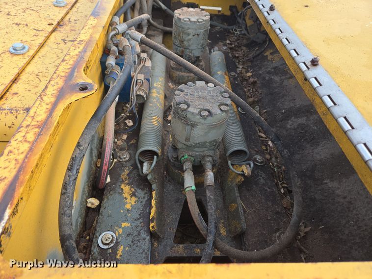 image for item EC4027 2011 Vermeer BC1800XL wood chipper