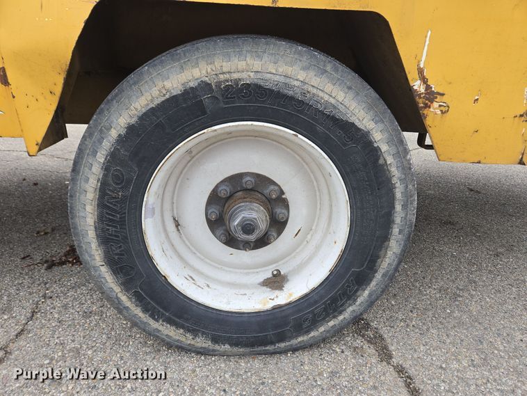 image for item EC4027 2011 Vermeer BC1800XL wood chipper