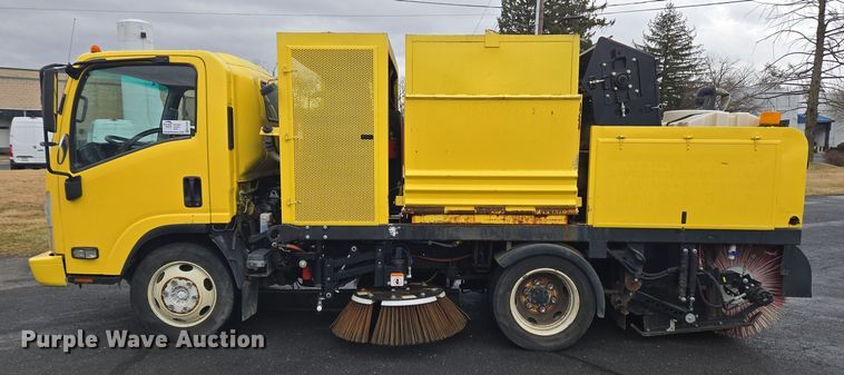 image for item EC4030 2010 Isuzu NPR street sweeper truck