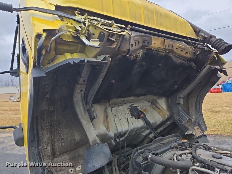 image for item EC4030 2010 Isuzu NPR street sweeper truck