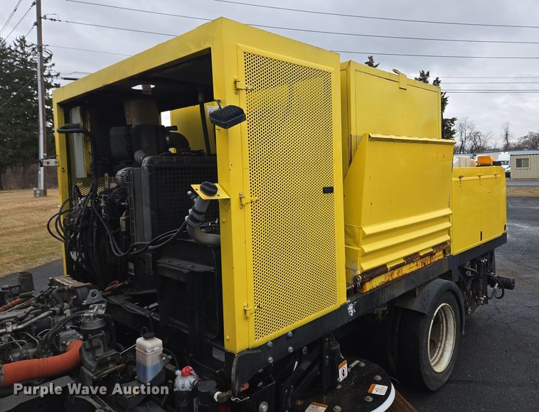 image for item EC4030 2010 Isuzu NPR street sweeper truck