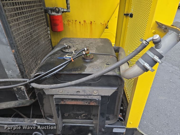 image for item EC4030 2010 Isuzu NPR street sweeper truck