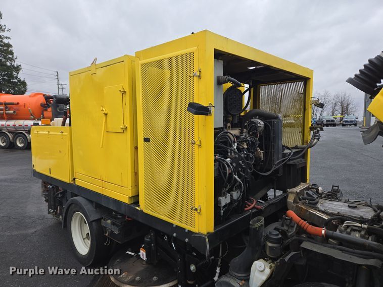 image for item EC4030 2010 Isuzu NPR street sweeper truck