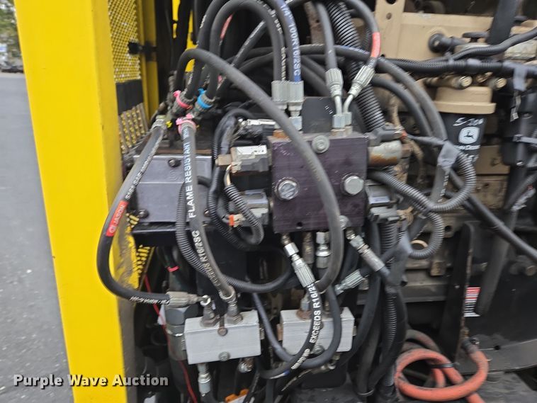 image for item EC4030 2010 Isuzu NPR street sweeper truck