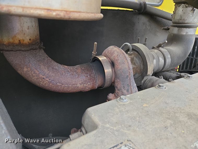 image for item EC4030 2010 Isuzu NPR street sweeper truck