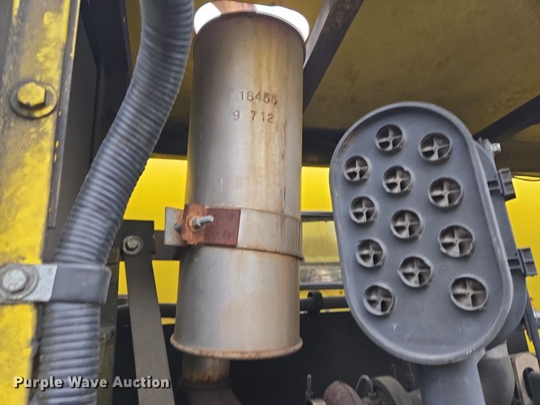 image for item EC4030 2010 Isuzu NPR street sweeper truck