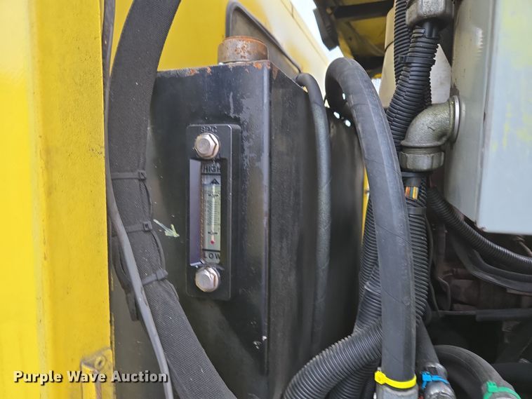 image for item EC4030 2010 Isuzu NPR street sweeper truck