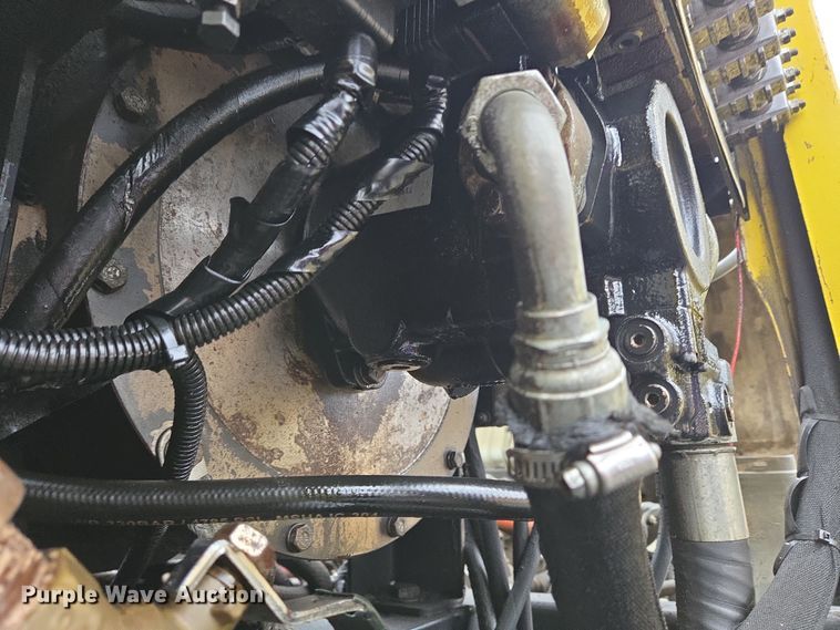 image for item EC4030 2010 Isuzu NPR street sweeper truck