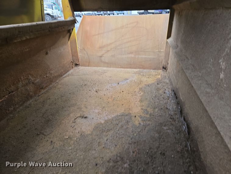 image for item EC4030 2010 Isuzu NPR street sweeper truck