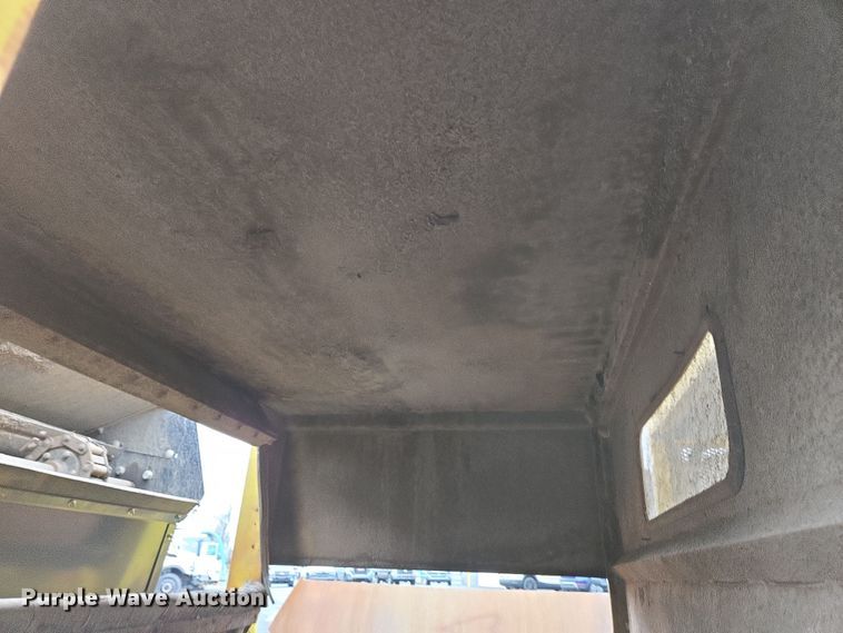 image for item EC4030 2010 Isuzu NPR street sweeper truck