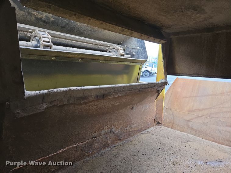 image for item EC4030 2010 Isuzu NPR street sweeper truck