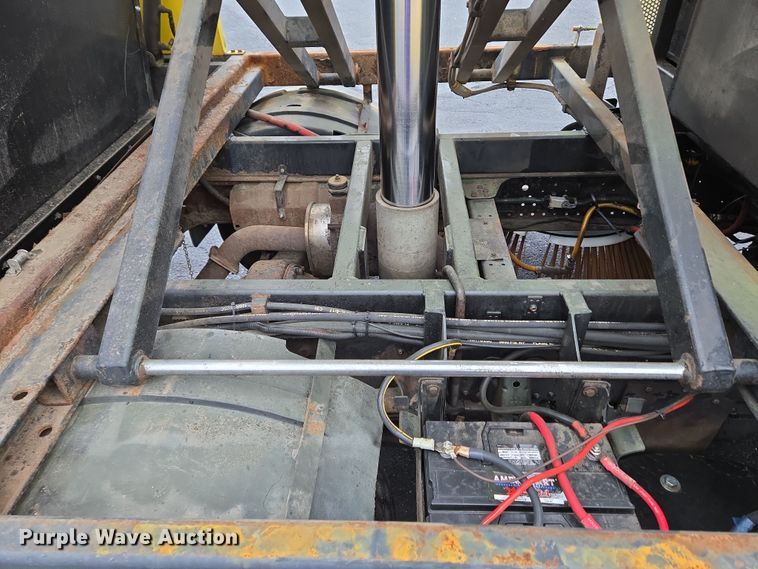 image for item EC4030 2010 Isuzu NPR street sweeper truck