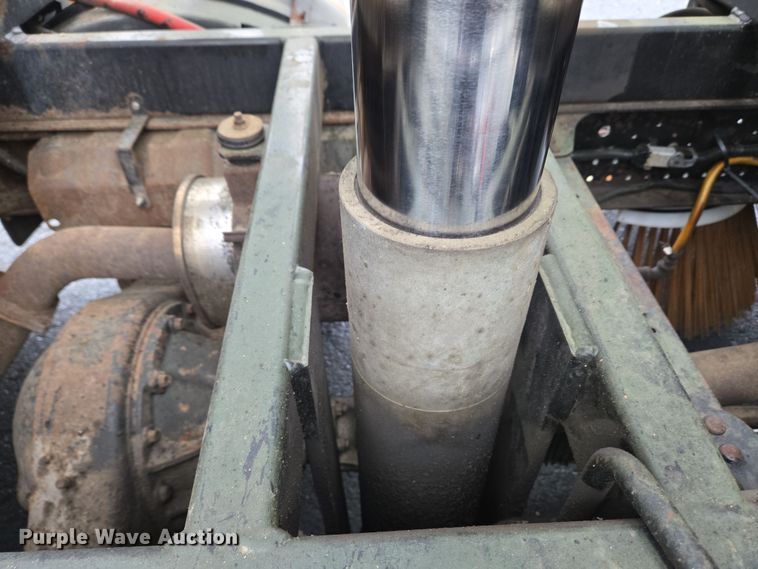 image for item EC4030 2010 Isuzu NPR street sweeper truck