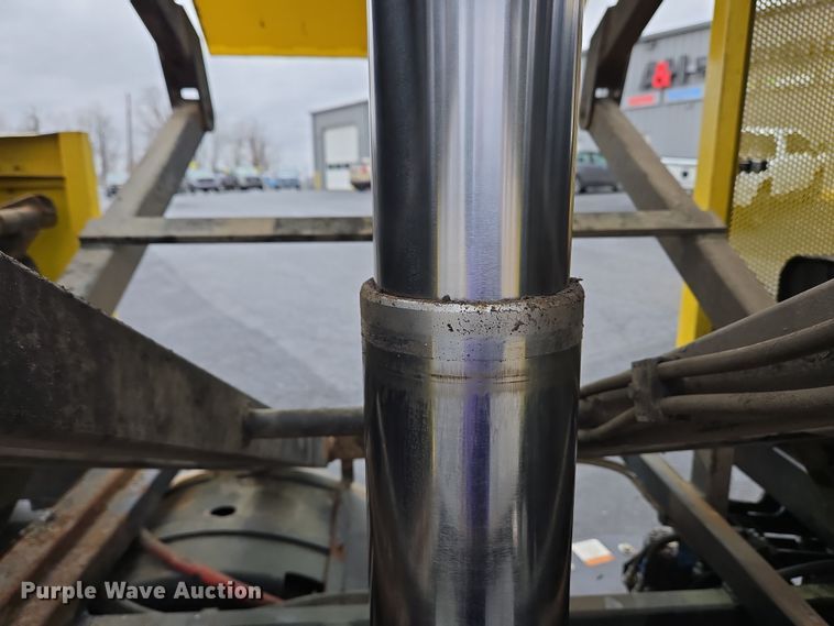 image for item EC4030 2010 Isuzu NPR street sweeper truck