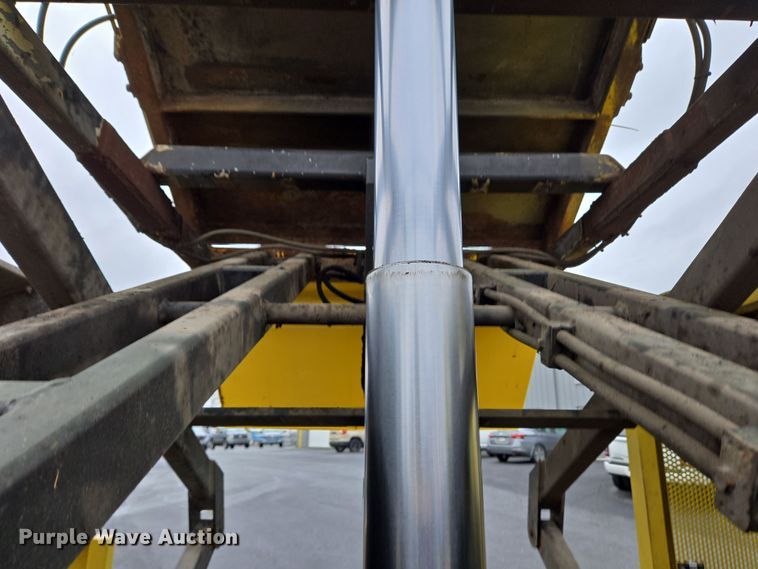 image for item EC4030 2010 Isuzu NPR street sweeper truck