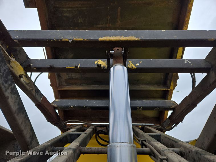 image for item EC4030 2010 Isuzu NPR street sweeper truck