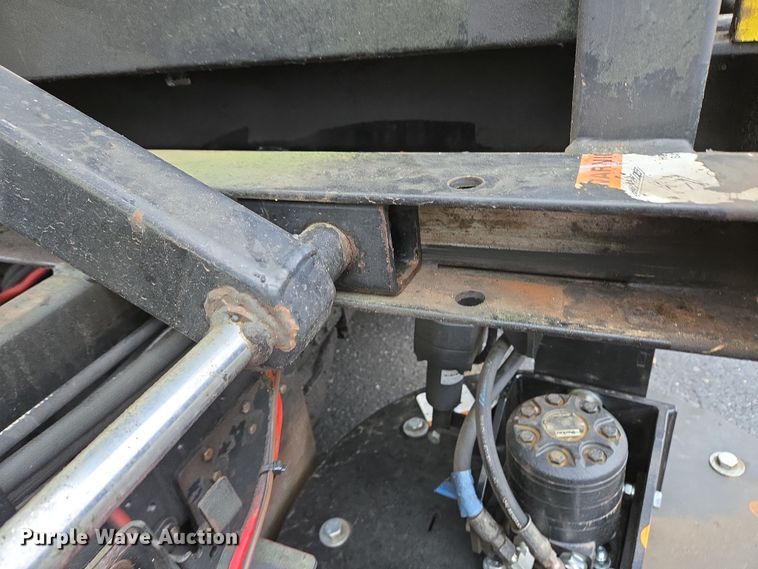 image for item EC4030 2010 Isuzu NPR street sweeper truck