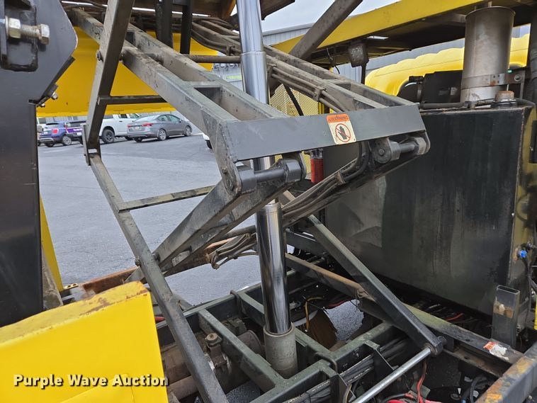 image for item EC4030 2010 Isuzu NPR street sweeper truck