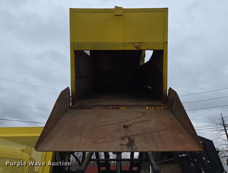 image for item EC4030 2010 Isuzu NPR street sweeper truck