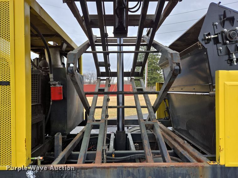 image for item EC4030 2010 Isuzu NPR street sweeper truck