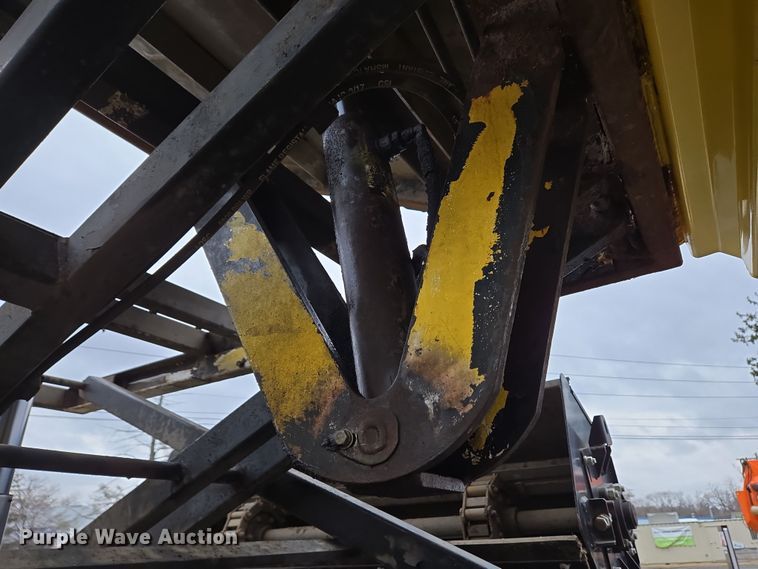 image for item EC4030 2010 Isuzu NPR street sweeper truck