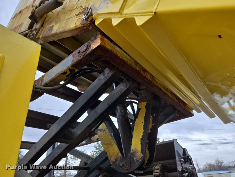 image for item EC4030 2010 Isuzu NPR street sweeper truck