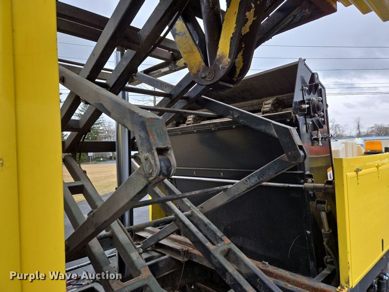 image for item EC4030 2010 Isuzu NPR street sweeper truck