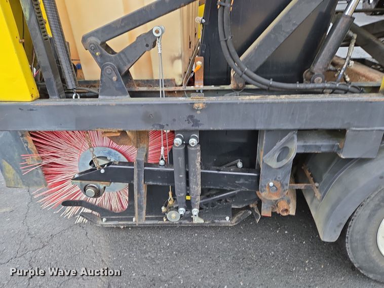 image for item EC4030 2010 Isuzu NPR street sweeper truck