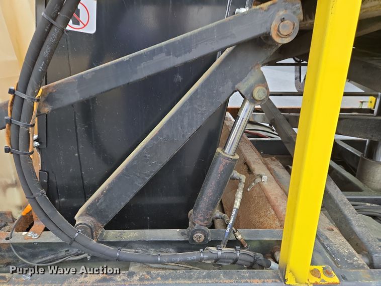 image for item EC4030 2010 Isuzu NPR street sweeper truck