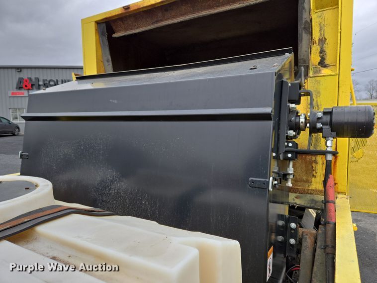 image for item EC4030 2010 Isuzu NPR street sweeper truck